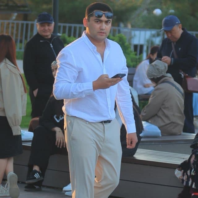 Samandar Ikromov — Professional Tour Guide · Uzbekistan